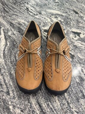 Privo by Clark’s Loafers Women’s 9 1/2 W Perforated Nubuck Adjustable Strap